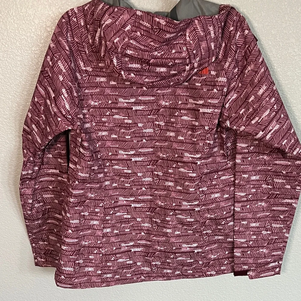 The North Face Women's Burgundy Patterned Raincoat - Picture 8 of 9